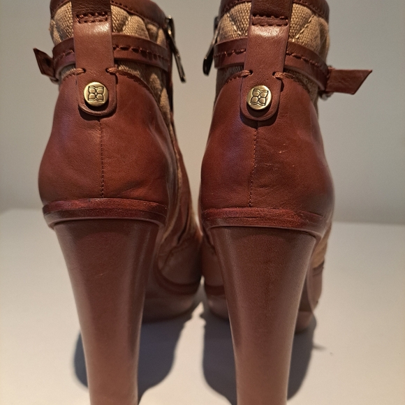 BCBG BOOTIES - Picture 9 of 9